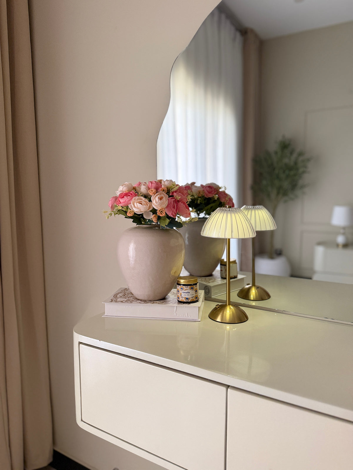 Small pink rose bunch in a round pale vase centerpiece